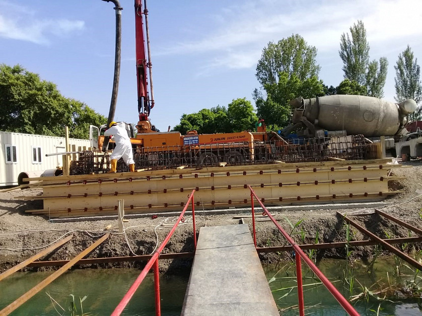 Mingəçevir rayonunda Qarabağ kanalı üzərində 65.20metr uzunluğunda inşa etdiyi körpü şəkil