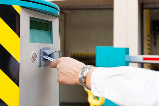 VİP Park ödənişli parkinq sistemi